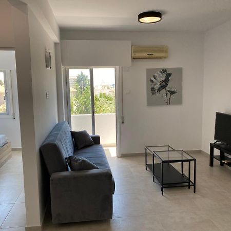 1-Bedroom Apartment With View Limassol Bagian luar foto