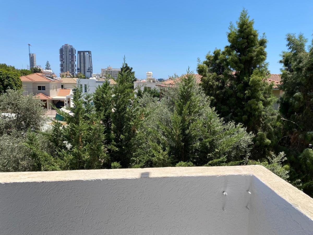 1-Bedroom Apartment With View Limassol Bagian luar foto