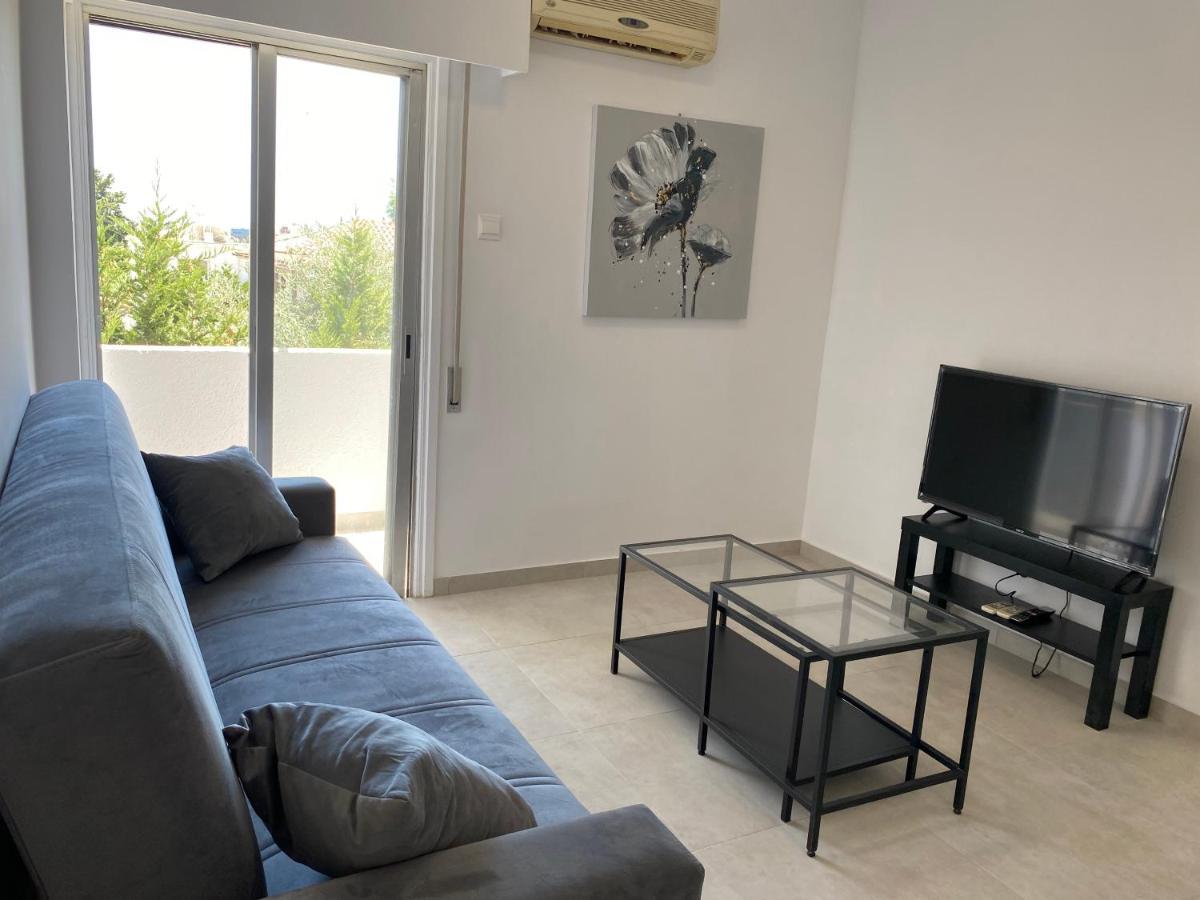 1-Bedroom Apartment With View Limassol Bagian luar foto