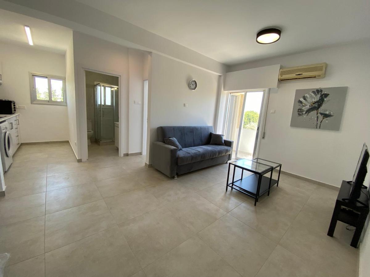 1-Bedroom Apartment With View Limassol Bagian luar foto