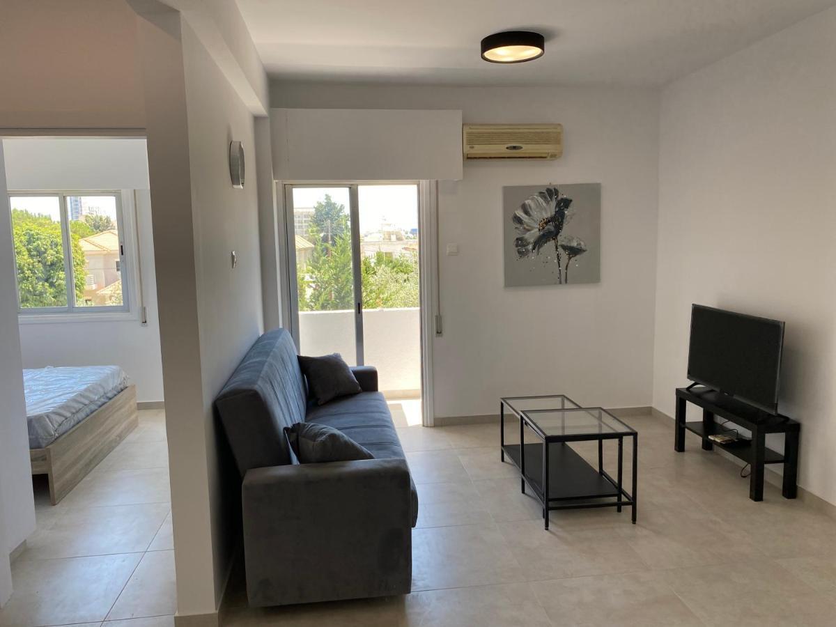 1-Bedroom Apartment With View Limassol Bagian luar foto