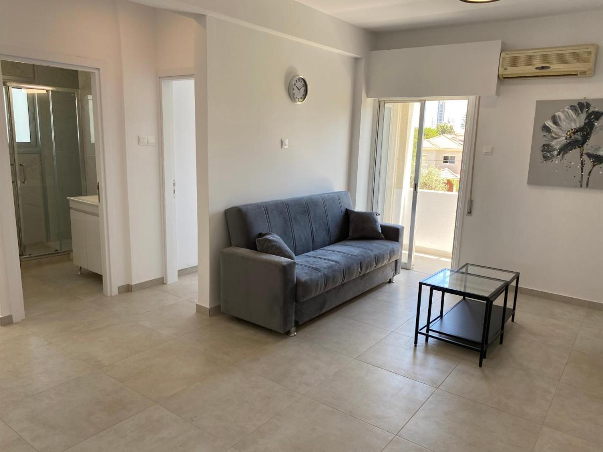 1-Bedroom Apartment With View Limassol Bagian luar foto